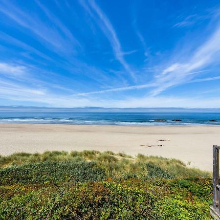 Lincoln City Beach Front Vacation Rental Exterior photo