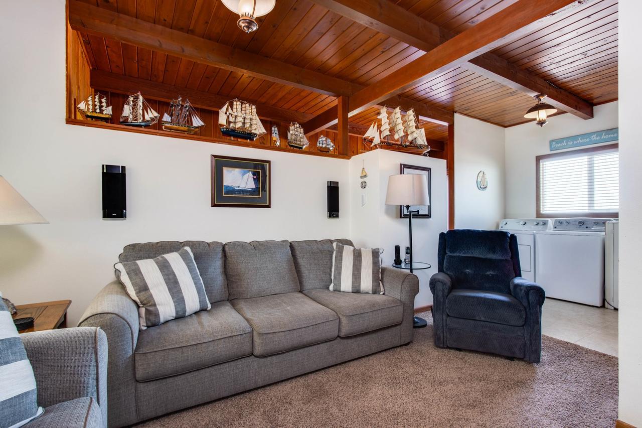 Lincoln City Beach Front Vacation Rental Exterior photo