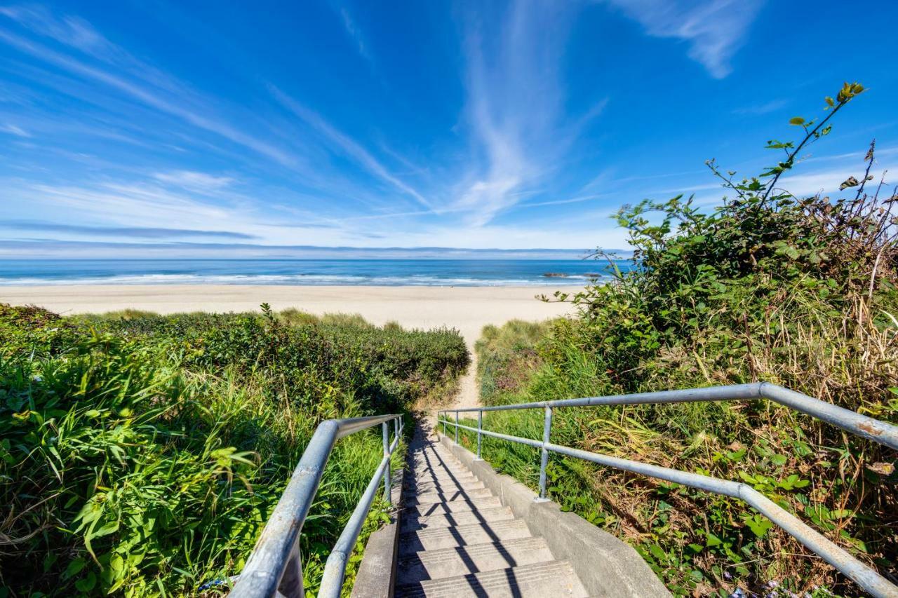 Lincoln City Beach Front Vacation Rental Exterior photo