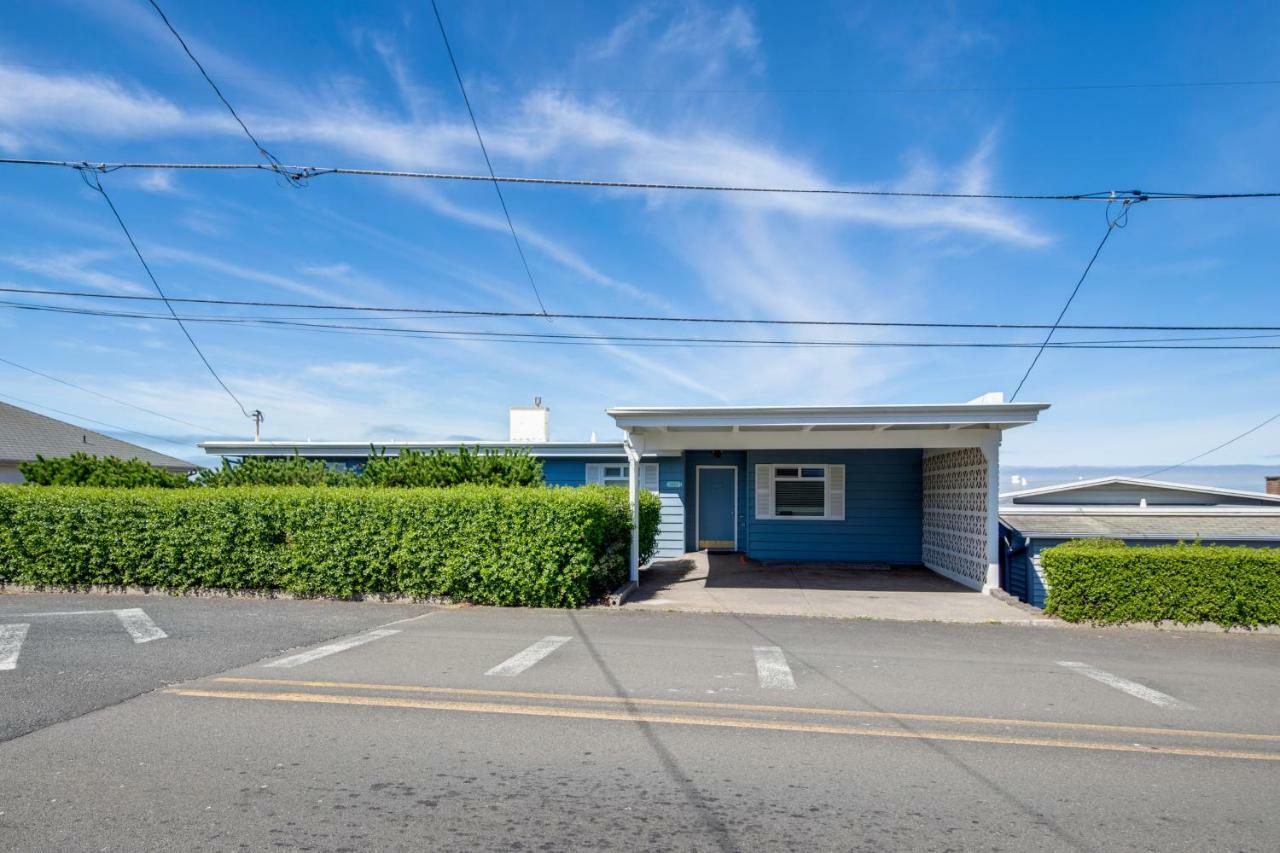 Lincoln City Beach Front Vacation Rental Exterior photo