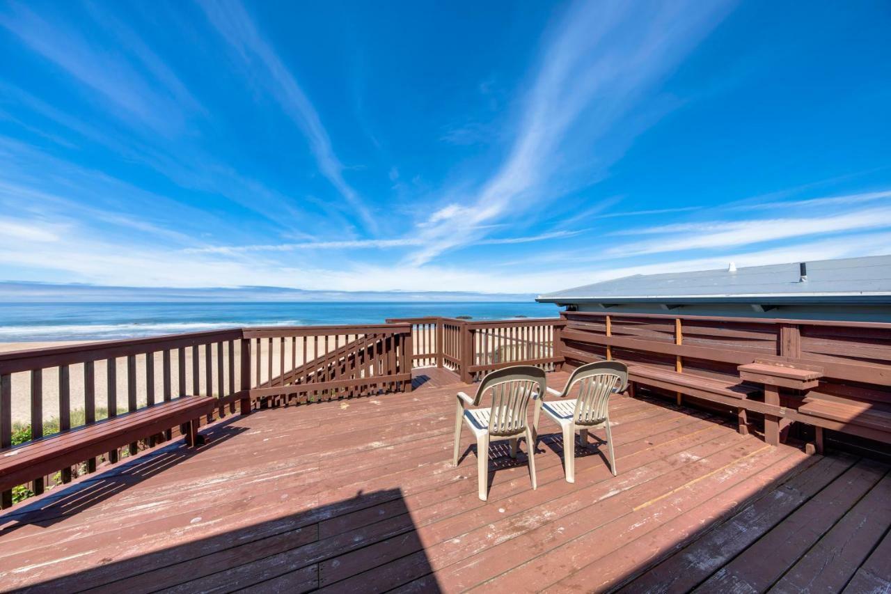 Lincoln City Beach Front Vacation Rental Exterior photo